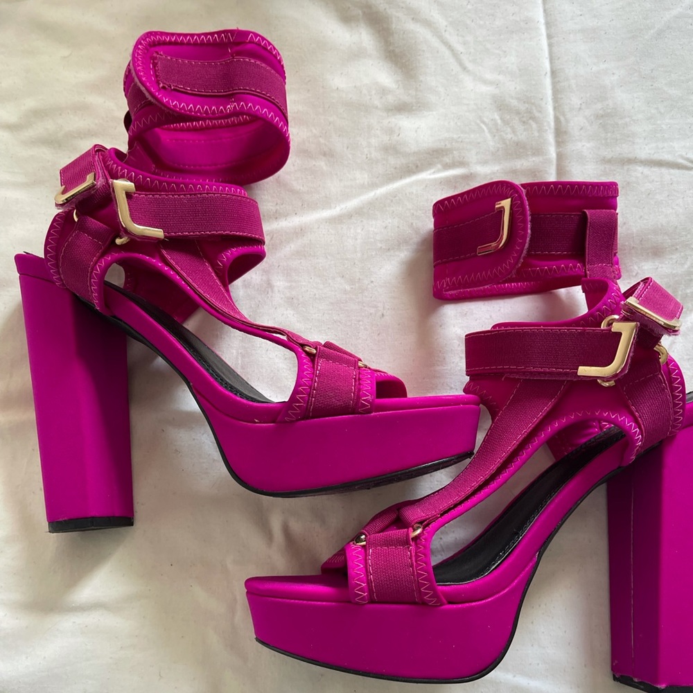 Fashion Nova pink ankle strap heel. Size 9